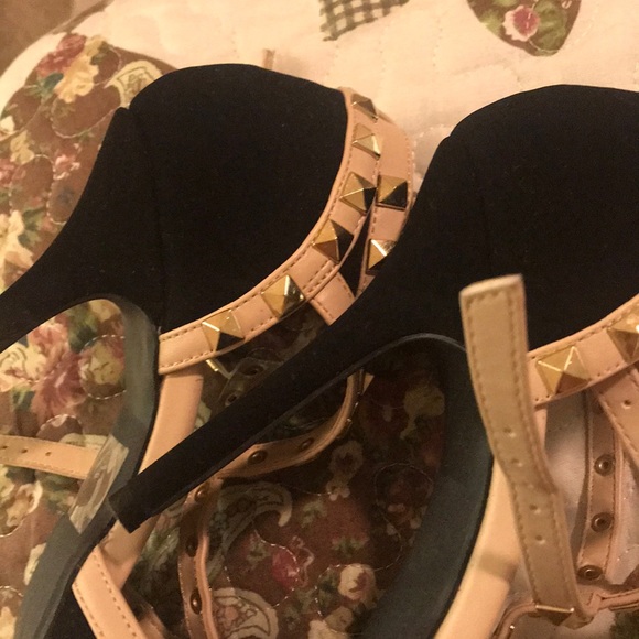 Cute agaci heels size 7 1/2 used once - Picture 5 of 5